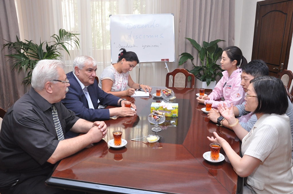ADU-nun rektoru Çin Mərkəzi Televiziyasının CCTV-4 telekanalının yaradıcı heyəti ilə görüşüb