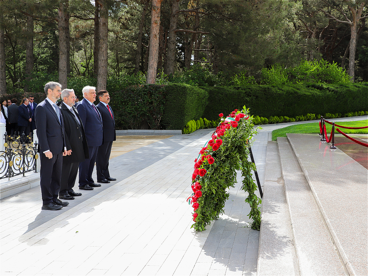International conference participants visited the grave of the National Leader Heydar Aliyev