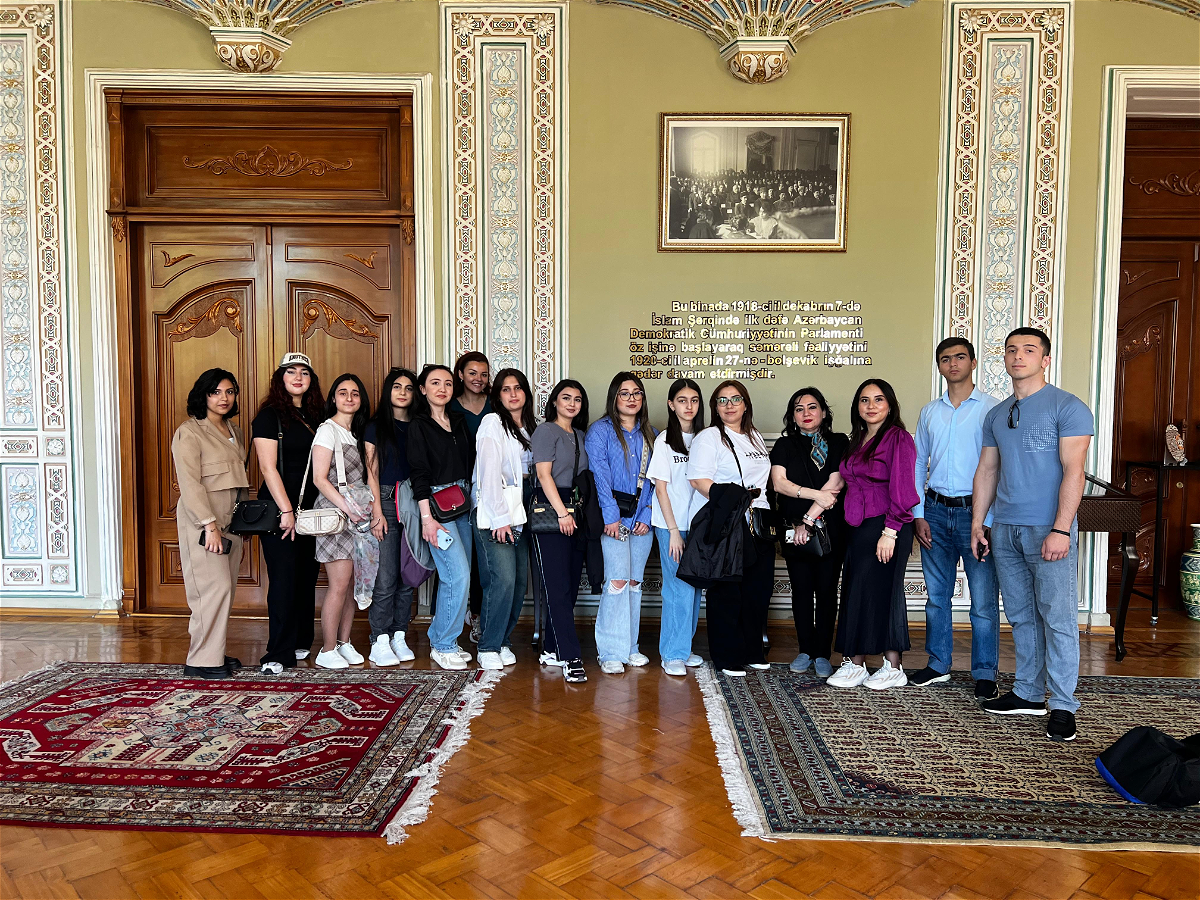 ADU tələbələri “Bakı milyonçularının evlərinə səyahət” turunda iştirak ediblər