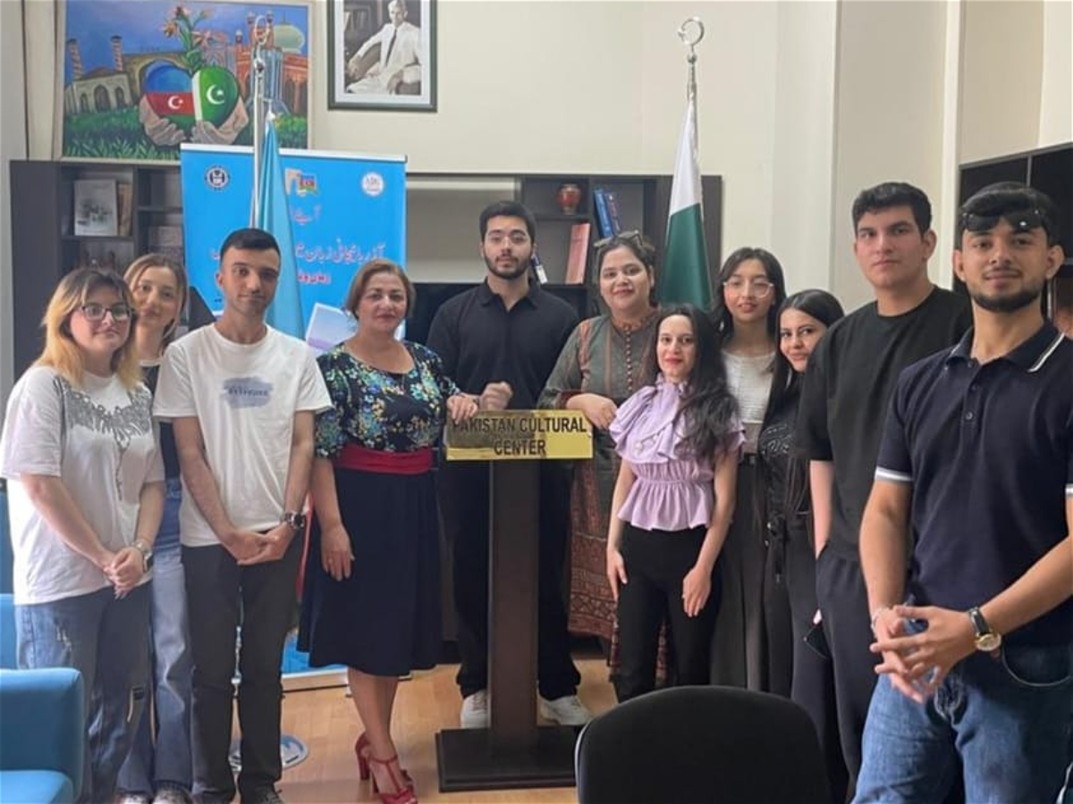 Pəncab Universitetinin professoru ADU tələbələri ilə görüşüb