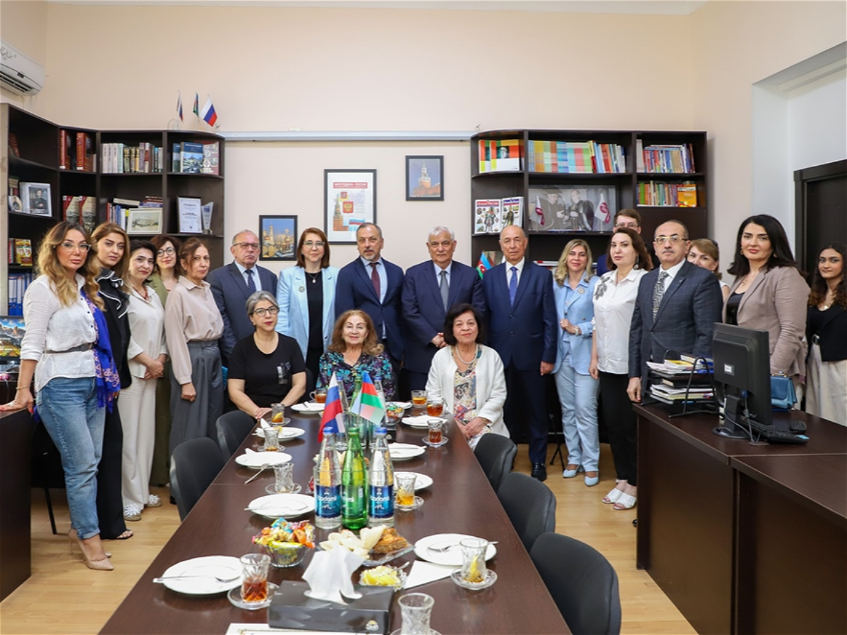 ADU-da Beynəlxalq Rus dili günü” mövzusunda dəyirmi masa keçirilib