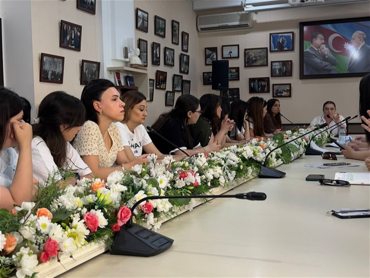 2024-2025-ci tədris ilinin yekunları ilə bağlı laborantlarla görüş