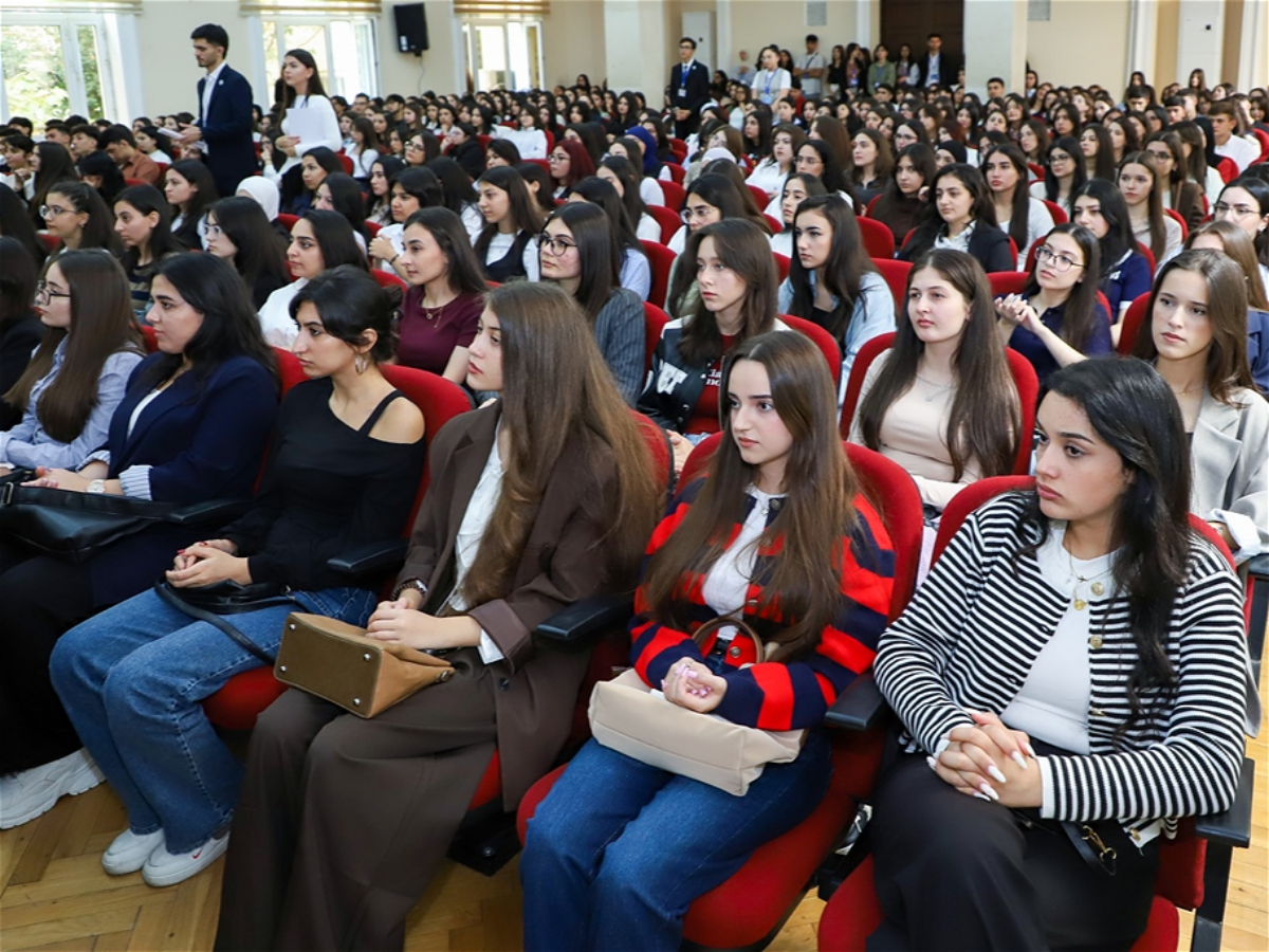ADU-da birinci kurs tələbələri ilə görüş keçirilib