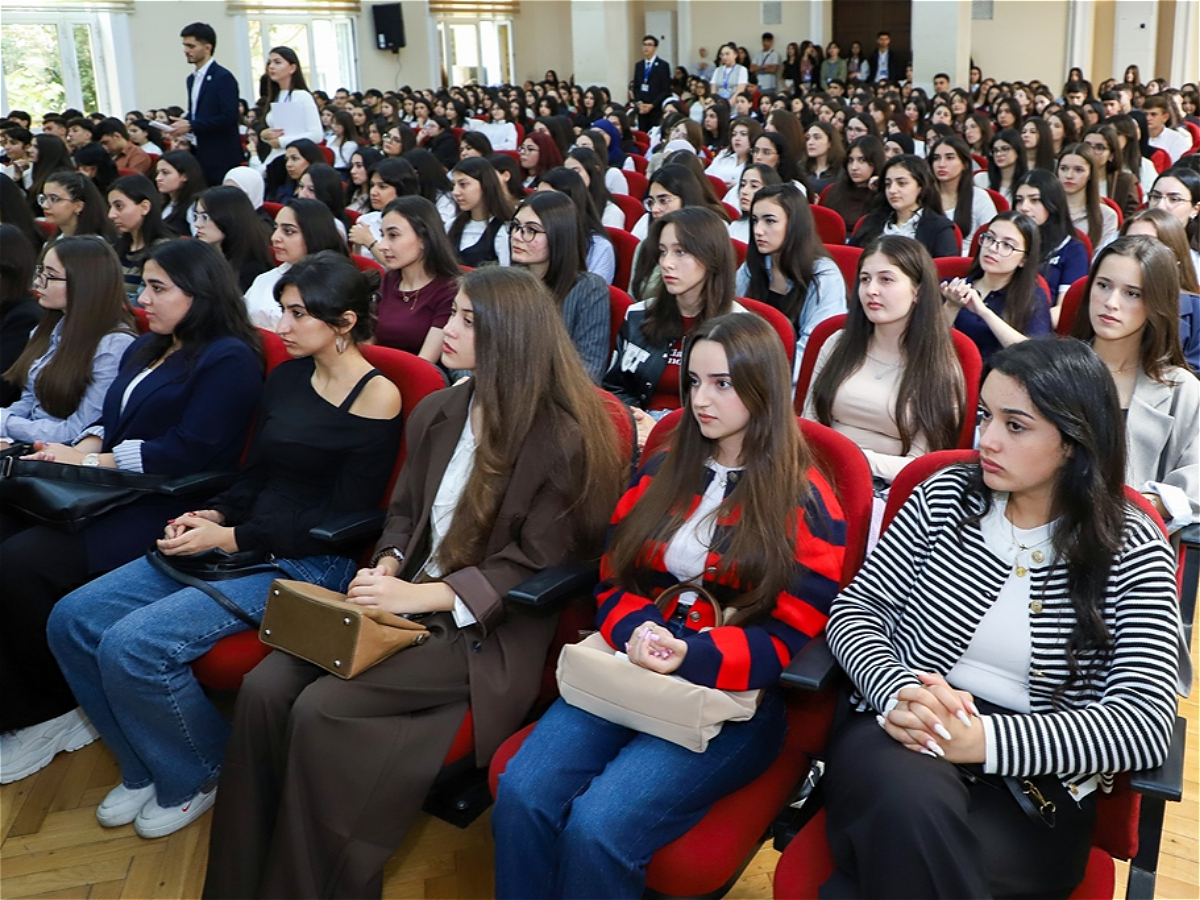 Встреча со студентами первокурсниками АУЯ