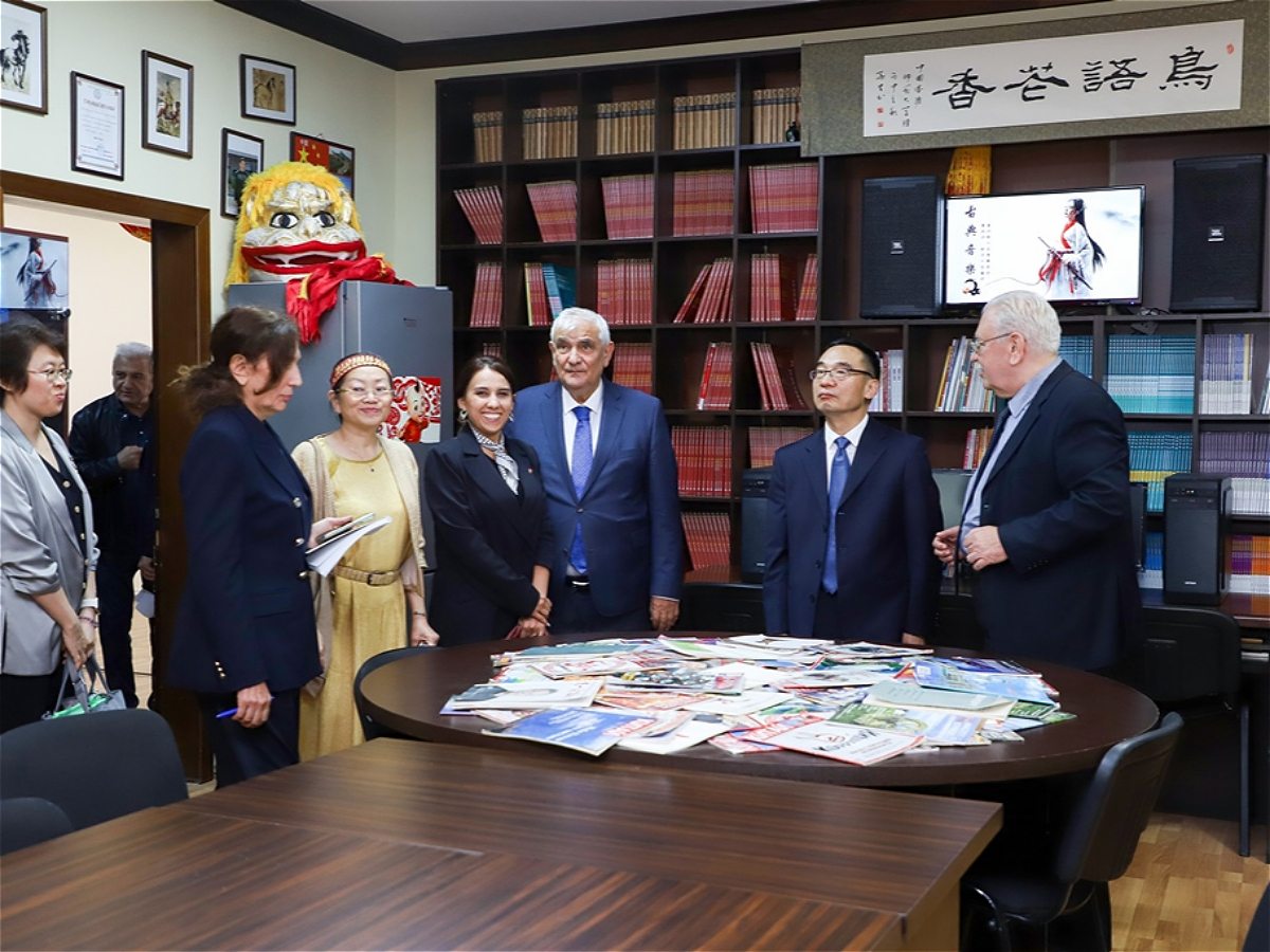 A Meeting Held with a Chinese Delegation at the Azerbaijan University of Languages