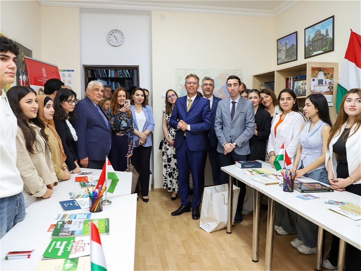 Камал Абдулла встретился с министром культуры и инноваций Венгрии