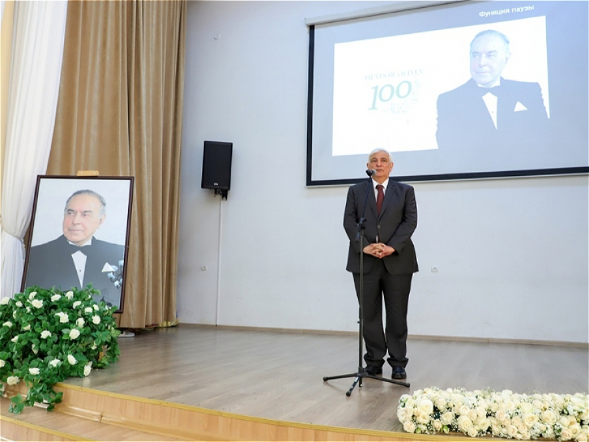 ADU-da Ulu öndər Heydər Əliyevin anadan olmasının 100 illiyi münasibətilə tədbir keçirilib
