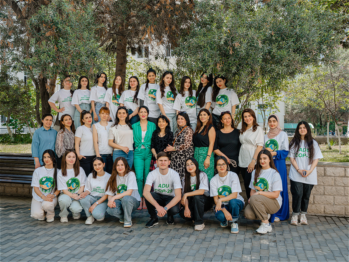 A cleaning campaign with the slogan "Clean World" was held.