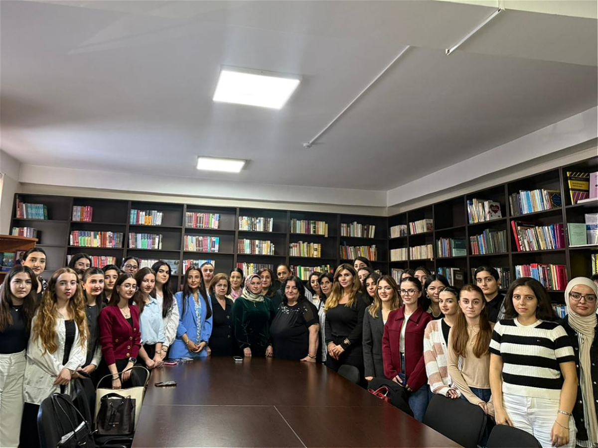 A Round Table on “Writing Scientific Theses” Held at ADU
