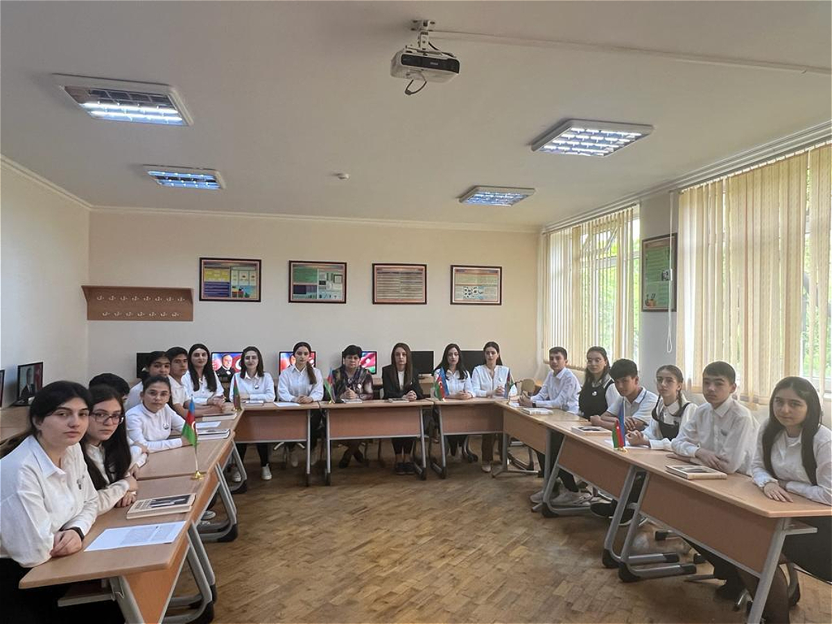 Студенты АУЯ провели мероприятие под названием «Основатель нашей независимости»