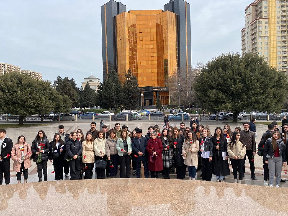Преподаватели и студенты АУЯ приняли участие в памятном мероприятии, посвящённом великому лидеру Гейдару Алиеву