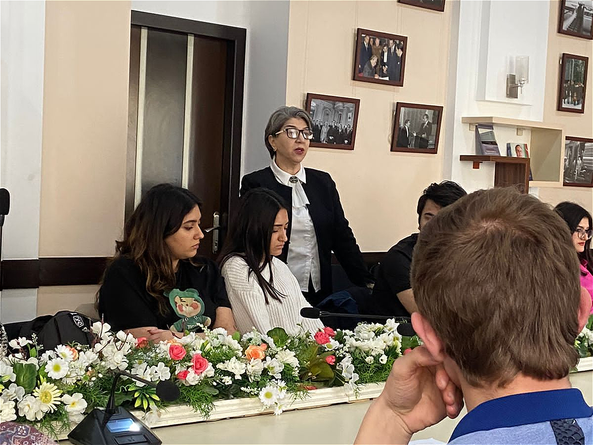 В АУЯ проведён открытый урок на тему «Гейдар Алиев и культура речи»