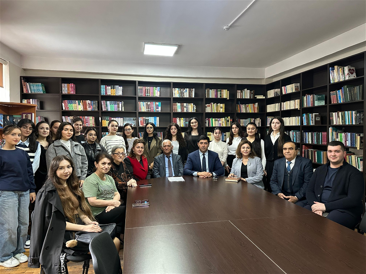 Bəxtiyar Vahabzadənin 100 illiyinə həsr olunmuş dəyirmi masa keçirilib