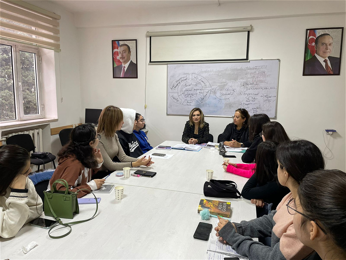 ADU-nun Pedaqogika kafedrasının nəzdində fəaliyyət göstərən İnklüziv Təhsil Mərkəzində sahə üzrə inkişafın təmin edilməsi məqsədilə növbəti görüş baş tutmuşdur.