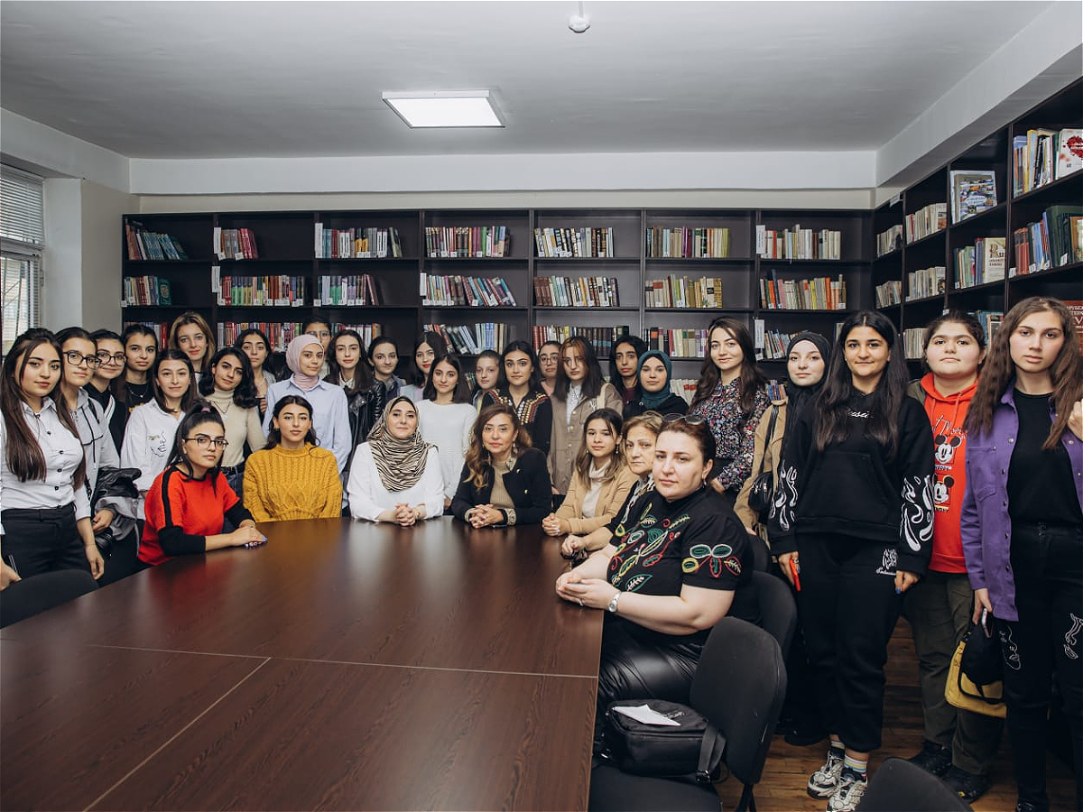 ADU-nun Pedaqogika kafedrasının nəzdində fəaliyyət göstərən İnklüziv Təhsil Mərkəzində 2 noyabr 2022-ci il tarixində Təhsil I fakültəsinin Korreksiyaedici təlim və Təhsil II fakültəsinin Məktəbəqədər təhsil və İbtidai sinif müəllimliyi ixtisaslarında təhsil alan tələbələri üçün “Disleksiya – öyrənmə çətinliyi” adlı təlim keçirilmişdir.