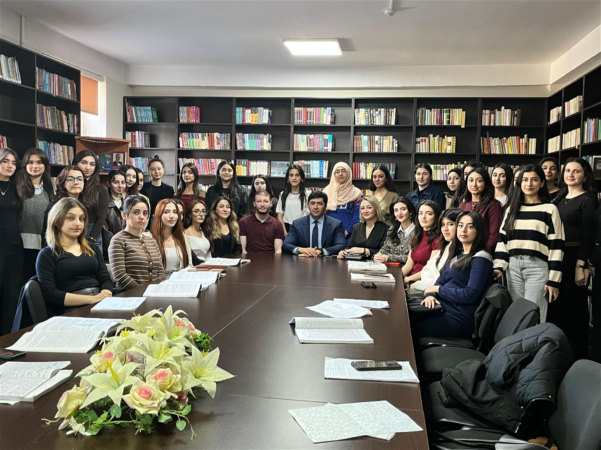 ADU-da məzunlarla görüş keçirilib: Böyük Britaniyada təhsil imkanları müzakirə olunub