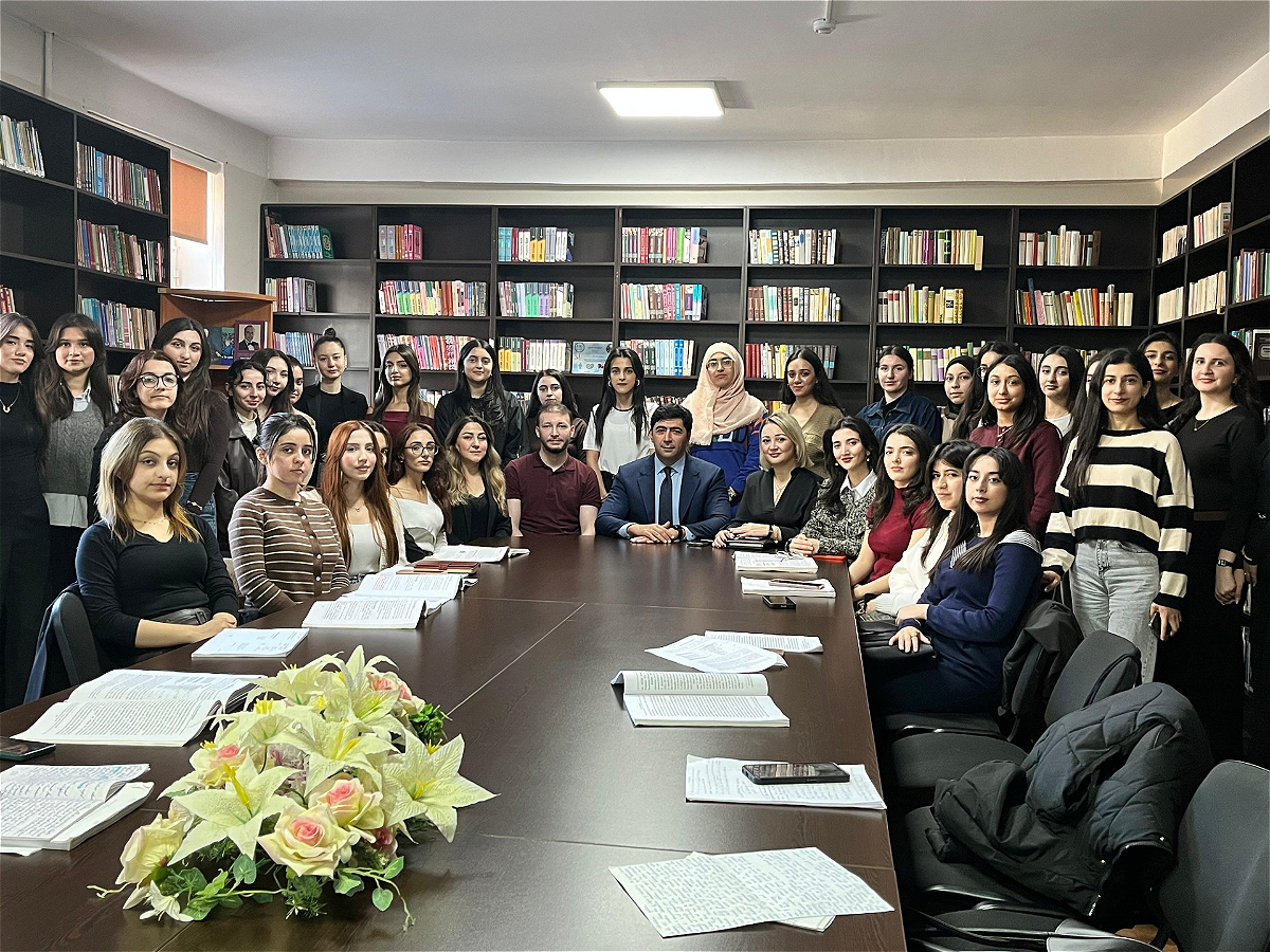 В АУЯ состоялась встреча с выпускниками: обсуждены возможности обучения в Великобритании