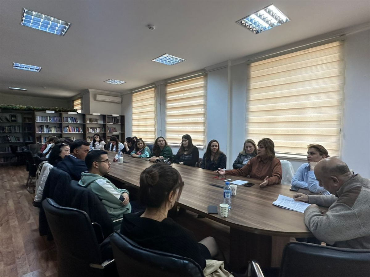 Müstəqilliyin Bərpası Gününə həsr olunmuş dəyirmi masa keçirilib