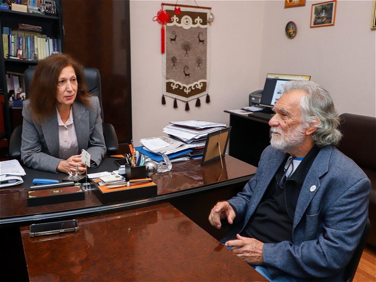A meeting held at AUL with a Brazilian professor