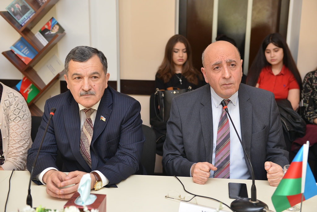 Aydin Mirzazadeh and Rasim Musabeyov met with AUL students