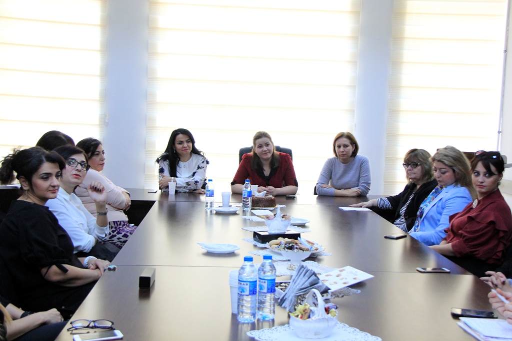 A roundtable was held at AUL with a doctorate from the University of Augsburg