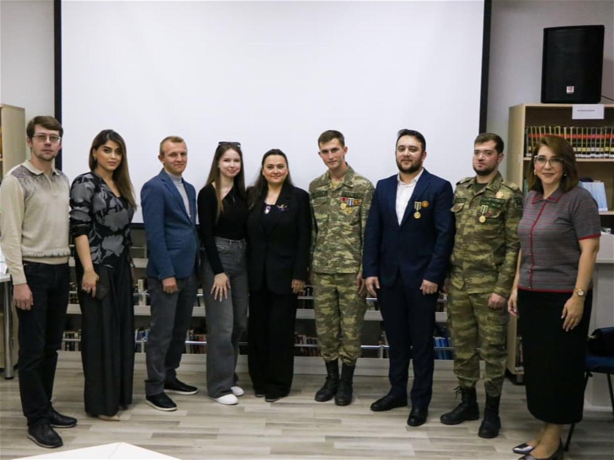 В АУЯ состоялся круглый стол на тему - " Единство ради победы: роль представителей разных национальностей в освобождении Карабаха"
