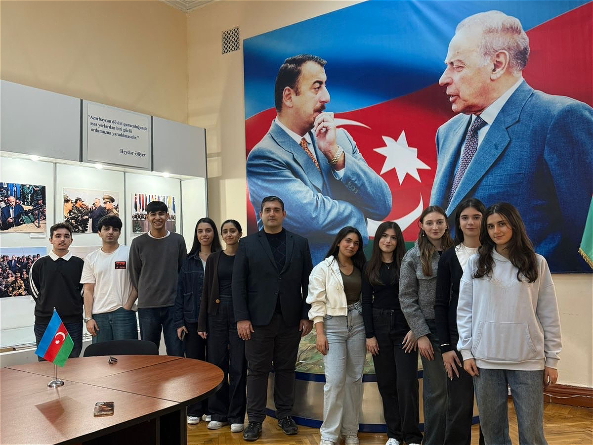 AUL students visit the Azerbaijan Independence Museum on the occasion of Victory Day