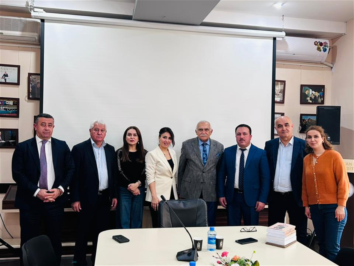 “Bodenştedt oğrudurmu, doğrudurmu?” kitabı ətrafında müzakirə keçirilib