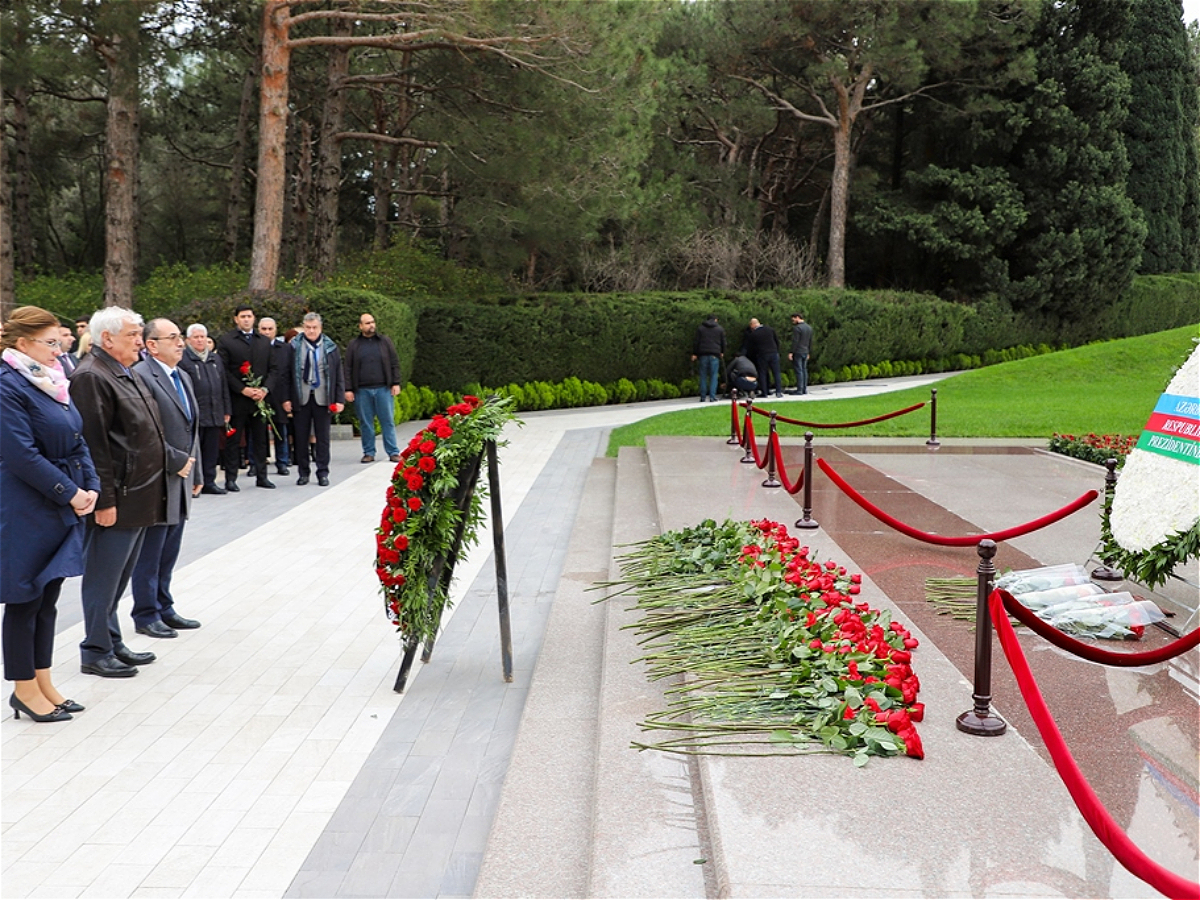 The staff of AUL visited the grave of National Leader Heydar Aliyev