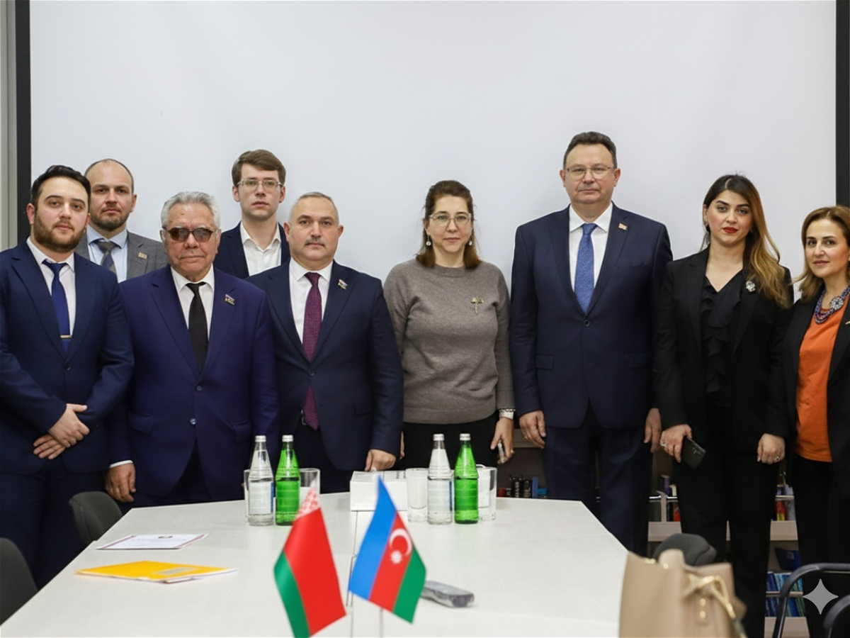 Belarus səfiri “Səfir saatı” layihəsi çərçivəsində tələbələrlə görüşüb