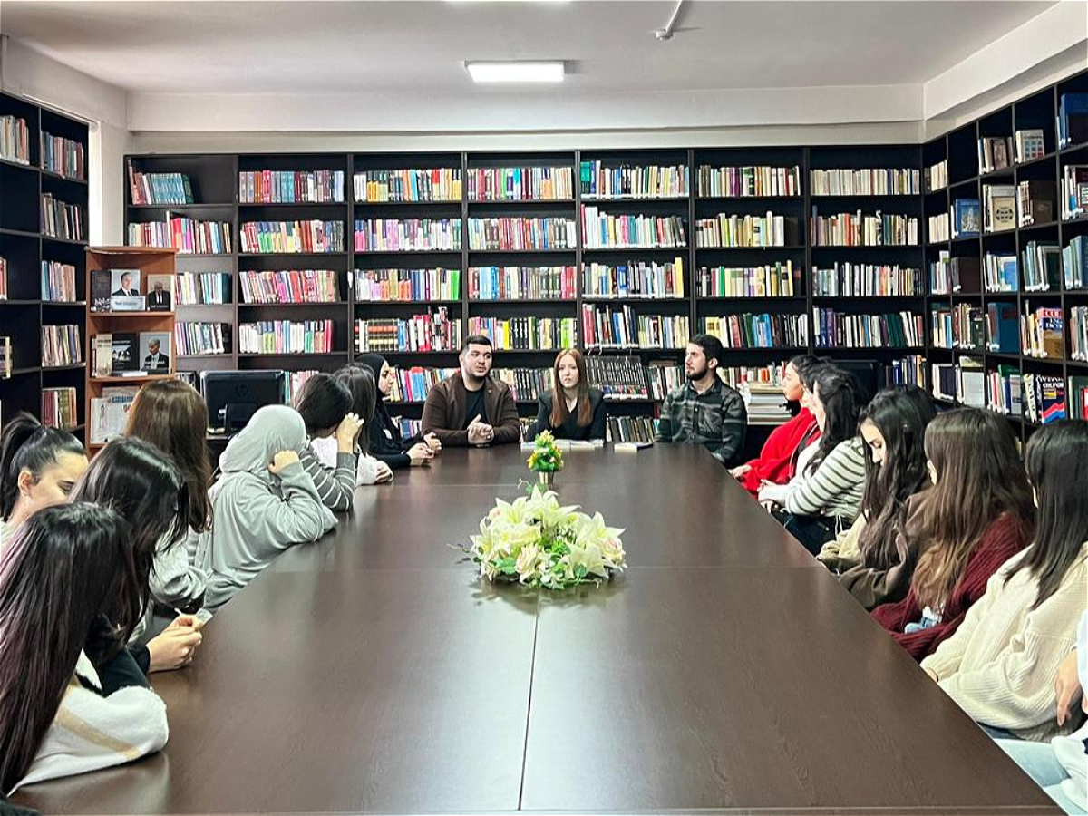 Meeting with writer Nigar Sattarza­de held at AUL