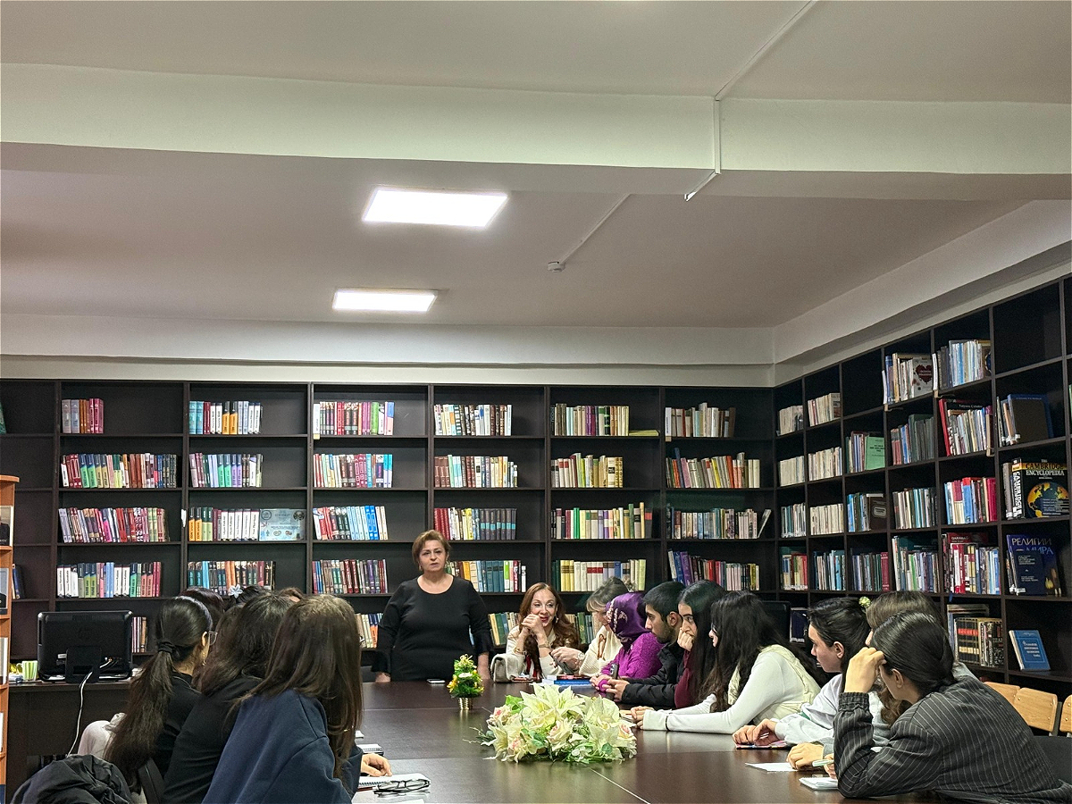 A training session on “The Present Perfect and the Past Simple in Comparison” held at AUL
