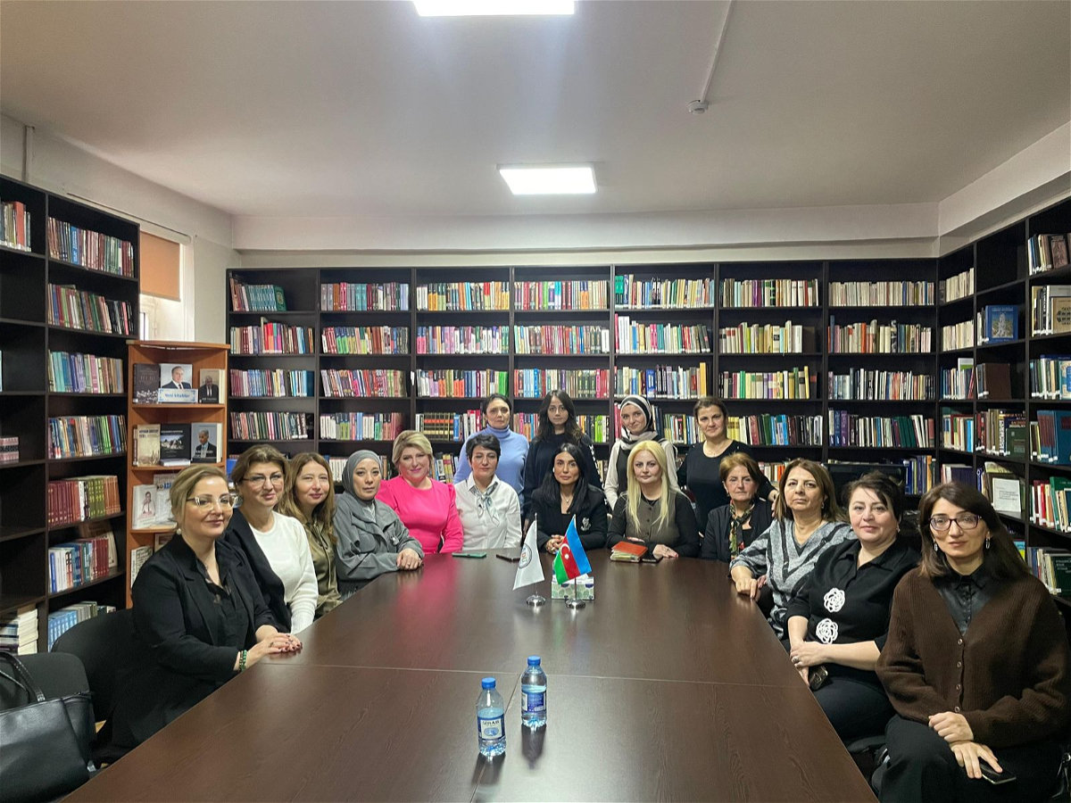 İngilis dilinin tədrisində süni intellektə dair elmi-praktik seminar keçirilib 