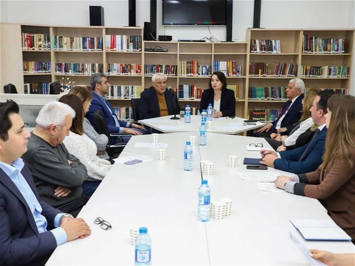 “Elm və təhsilin inteqrasiyası davamlı inkişaf müstəvisində” mövzusunda dəyirmi masa keçirilib