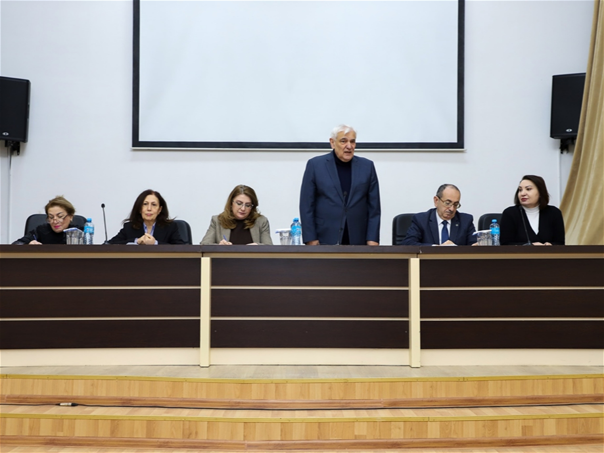Elmi Şuranın iclası keçirilib
