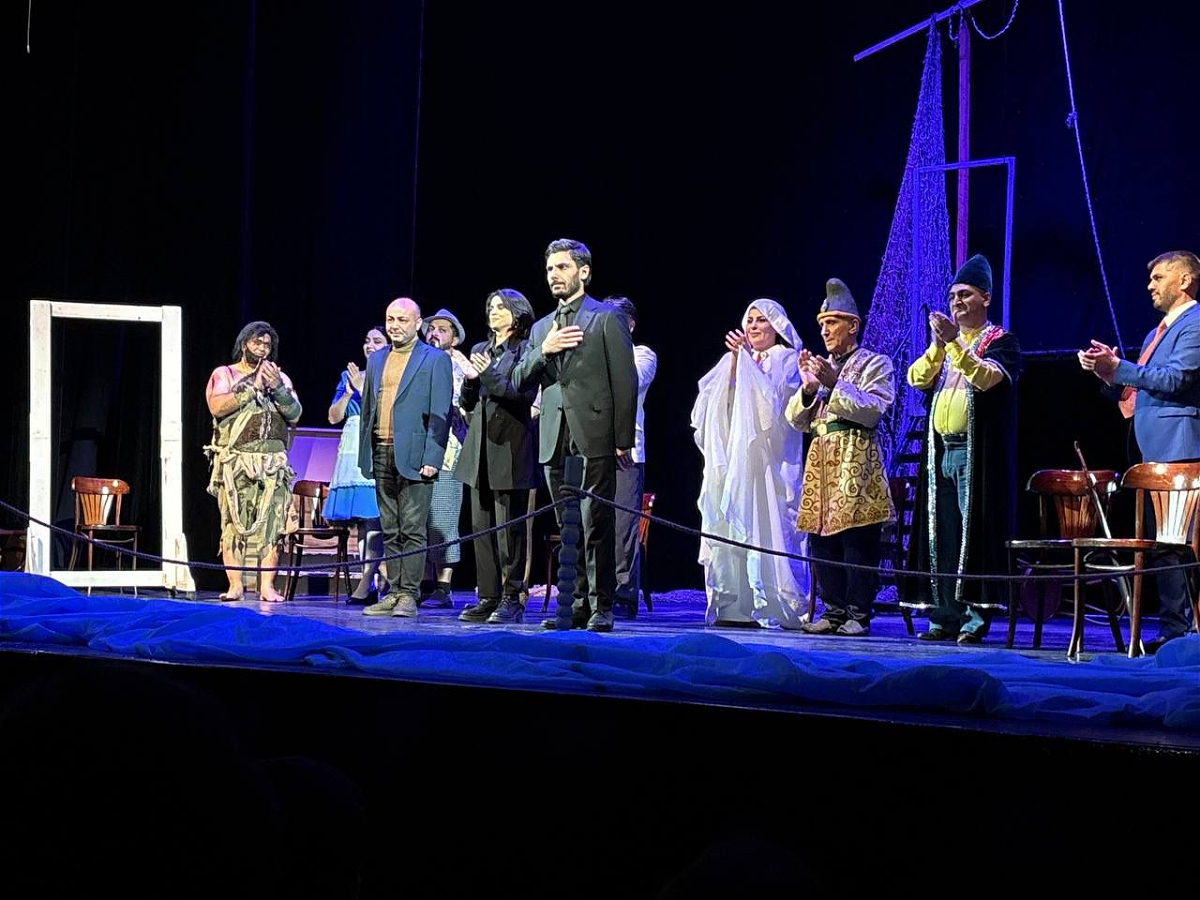 Naxçıvan teatrı Kamal Abdullanın tamaşasını Bakıda nümayiş etdirib 