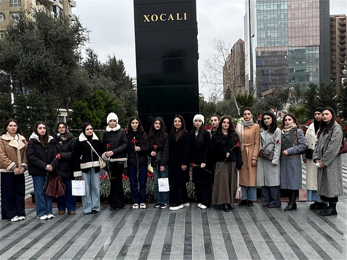 Студенты почтили память жертв Ходжалинской трагедии у памятника «Аnа harayı»