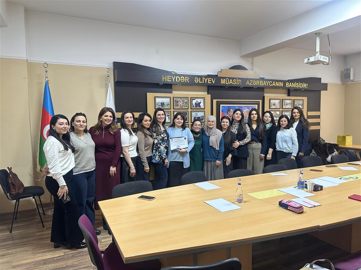 İngilis dilinin tədrisində müasir təlim metodlarının tətbiqinə dair elmi seminar keçirilib