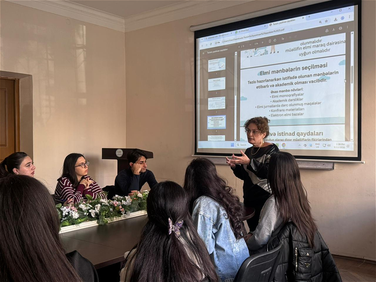 В Азербайджанском университете языков проведён тренинг на тему «Правила правильного написания тезисов»