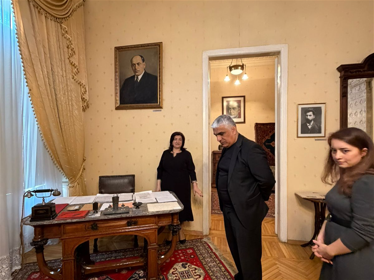 ADU nümayəndələri Nəriman Nərimanovun Xatirə Muzeyini ziyarət ediblər