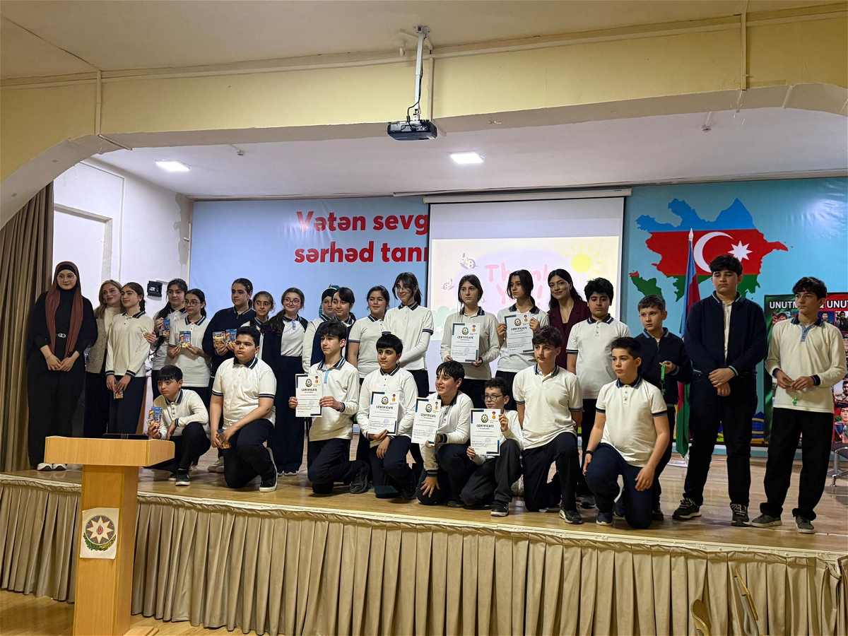 ADU tələbələri 145 saylı məktəbdə viktorina keçirib