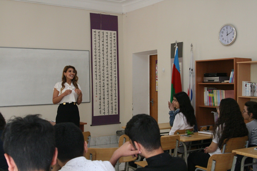 AUL held a lecture on “How to become an interpreter?"