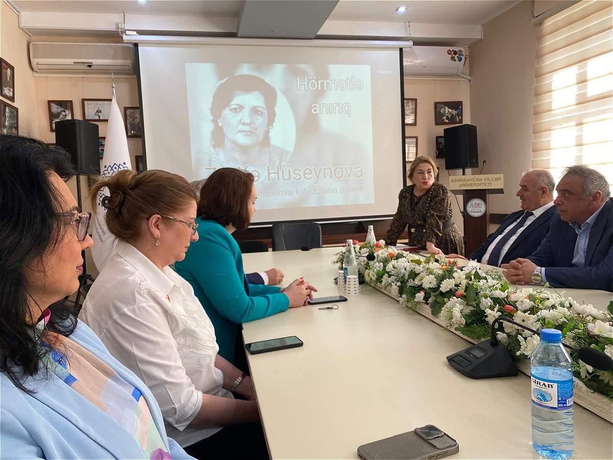 A round table titled “A Lady Living in Memories” was held