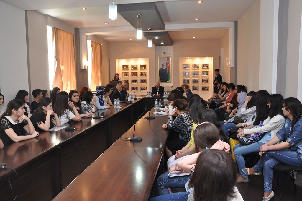 AUL held a roundtable on  "Shusha longing"