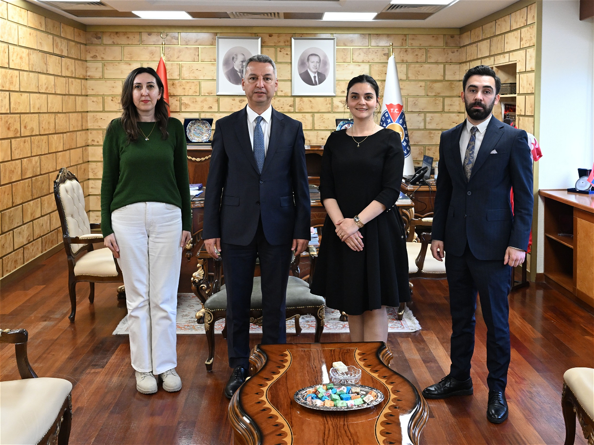 ADU-nun müəllimi Röya Əliyeva KSU-nun rektoru ilə görüşüb