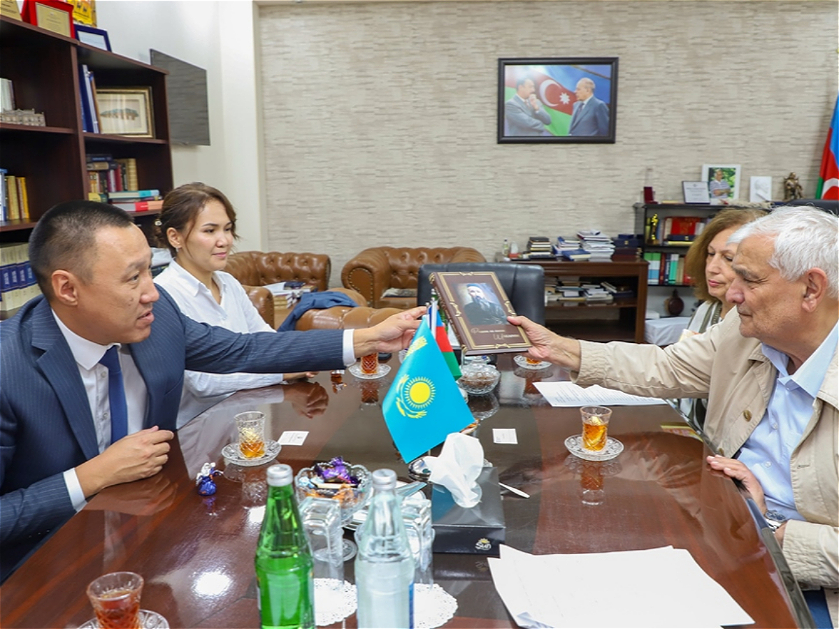 Rector of Kazakhstan's Toraighyrov University Visits AUL