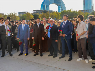 ADU kollektivi Zəfər parkını ziyarət edib