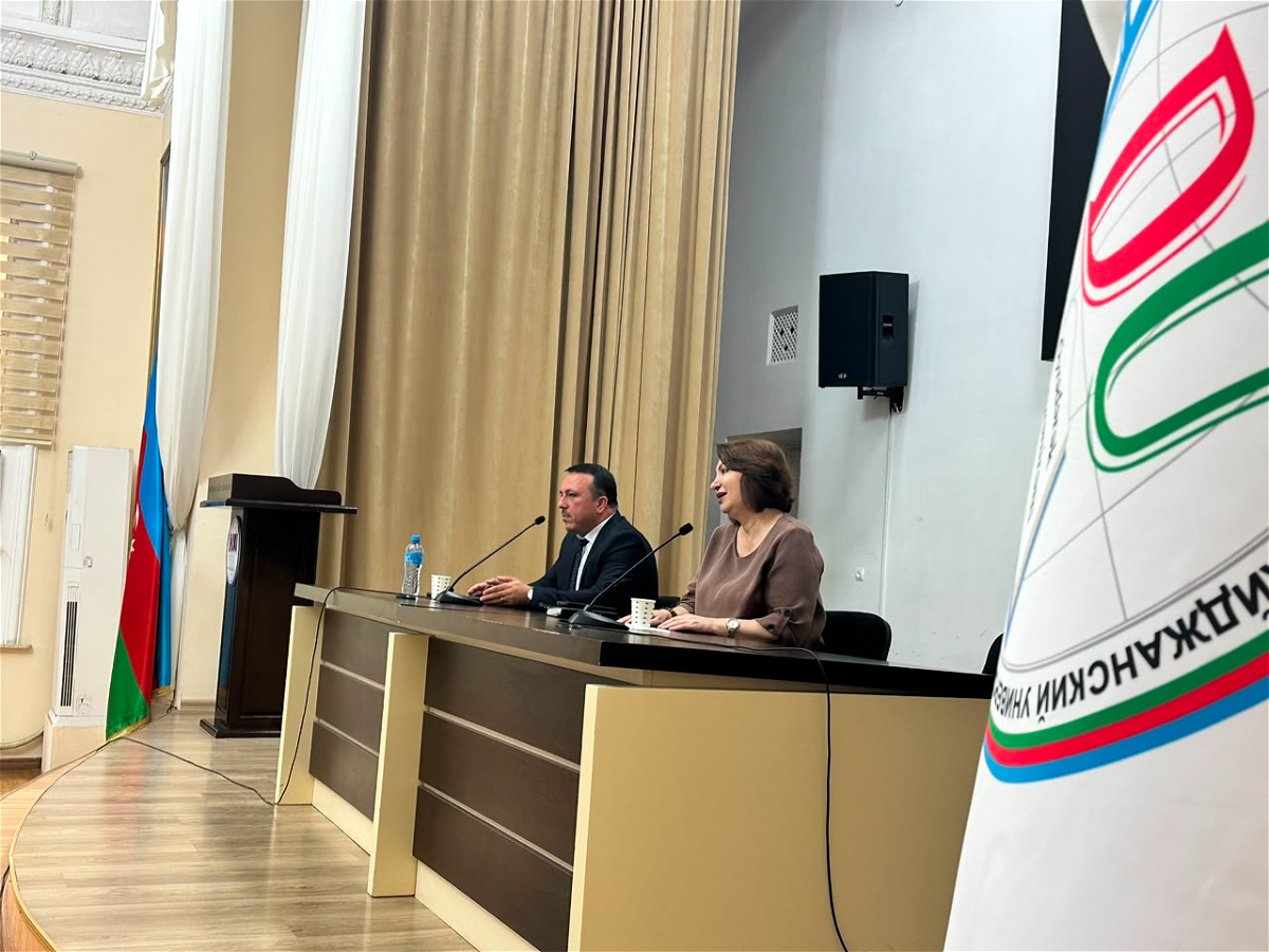 ADU-da I kurs magistrantlarla görüş keçirilib