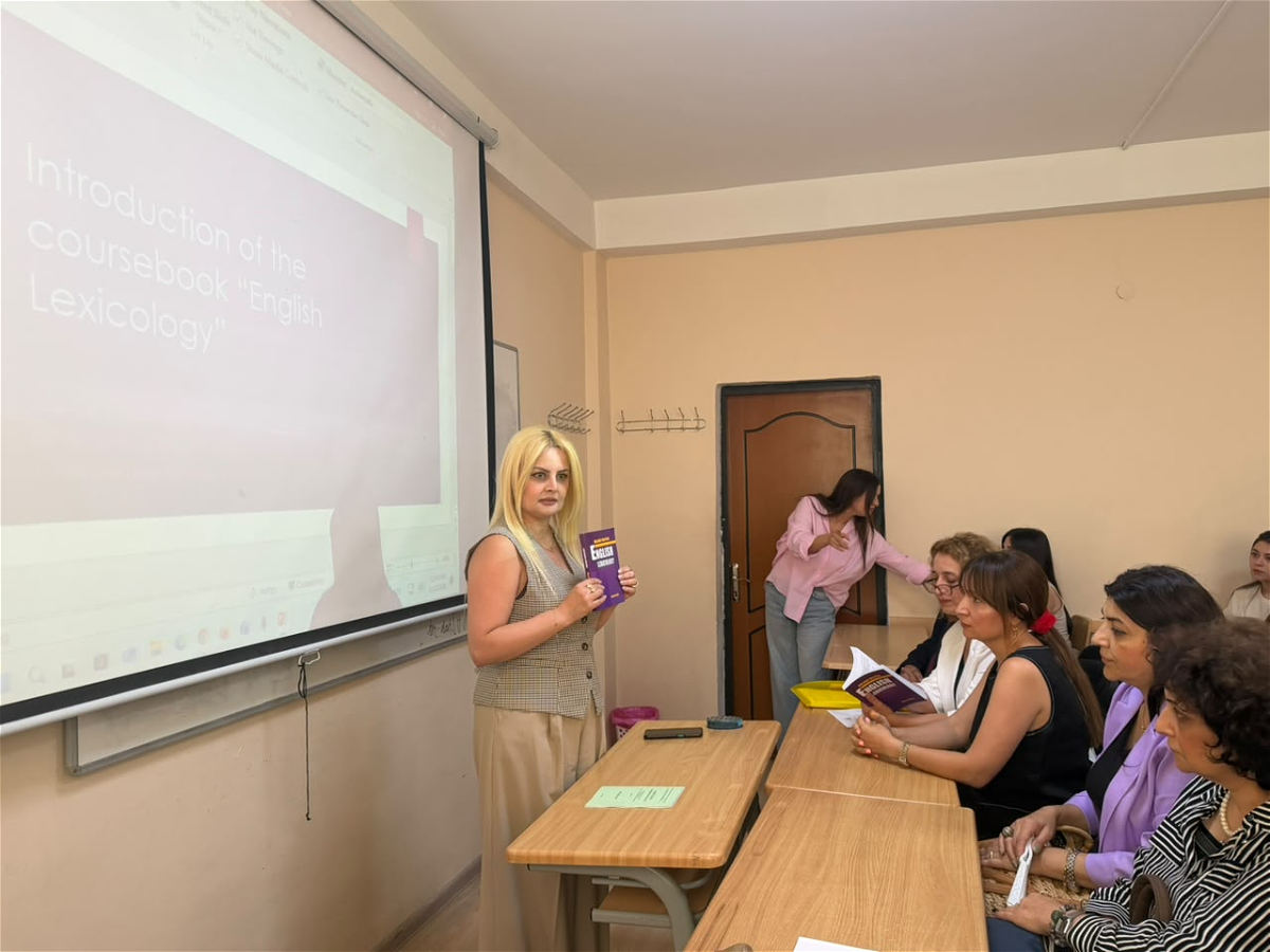 “English Lexicology” dərsliyinin təqdimatı keçirilib