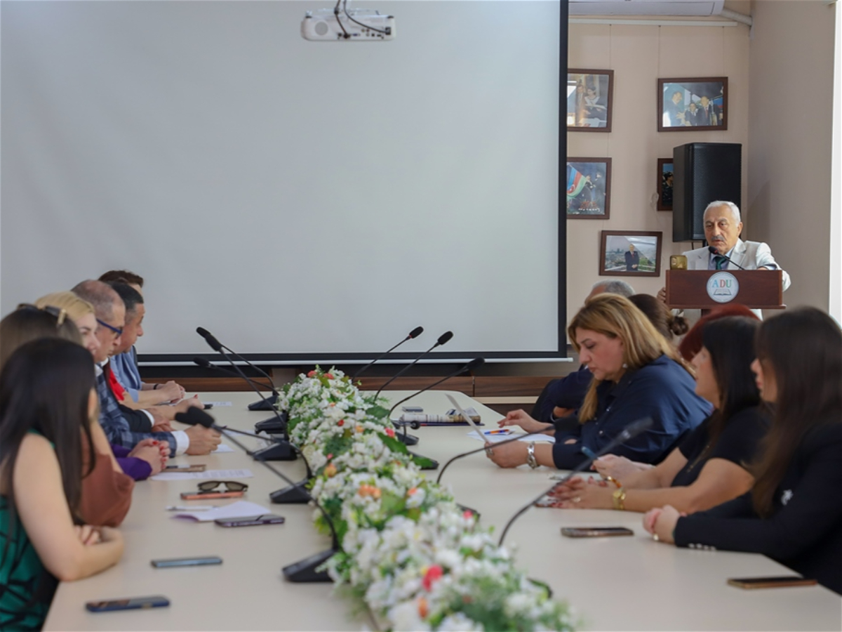 ADU-da şəhərsalmanın müasir problemləri müzakirə edilib